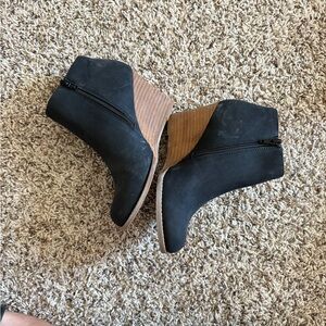 Report Women's Black Ankle Boots